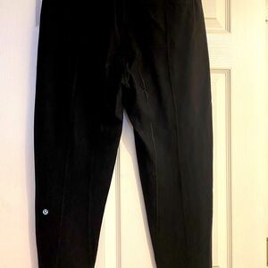 Loose fitting , good condition 
16 W 
38 L 
Size 8/10 on the larger size